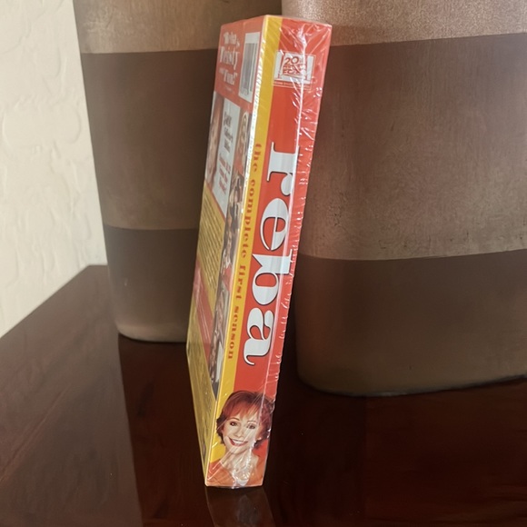 Reba Season One DVD Set **NWT - SEALED** - Picture 2 of 7